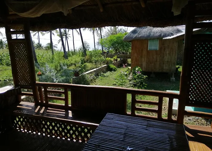 Harlyns Hostel *